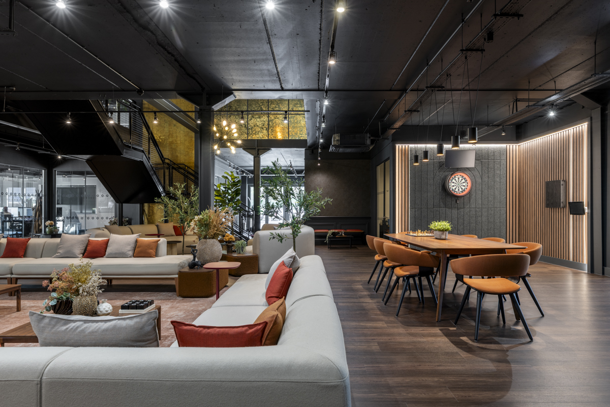 workspace photography capturing breakout