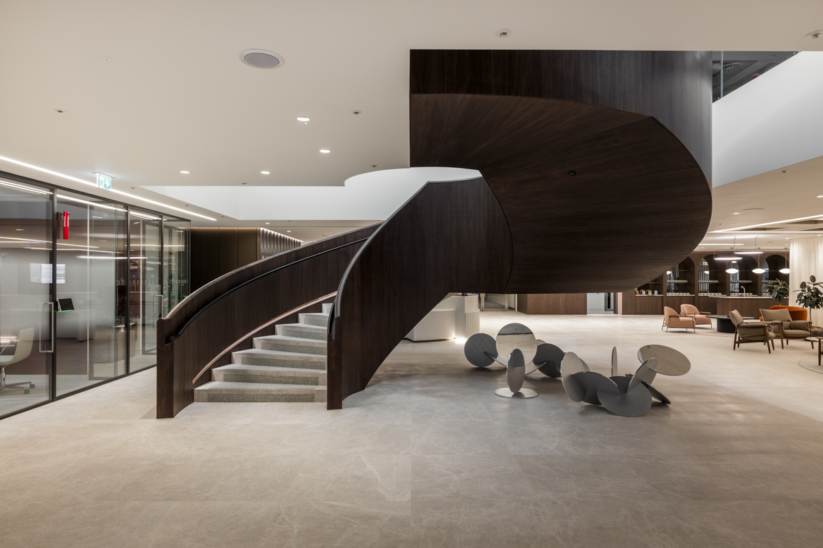 Luxury-Office-Lobby-in-a-London-Commercial-Building